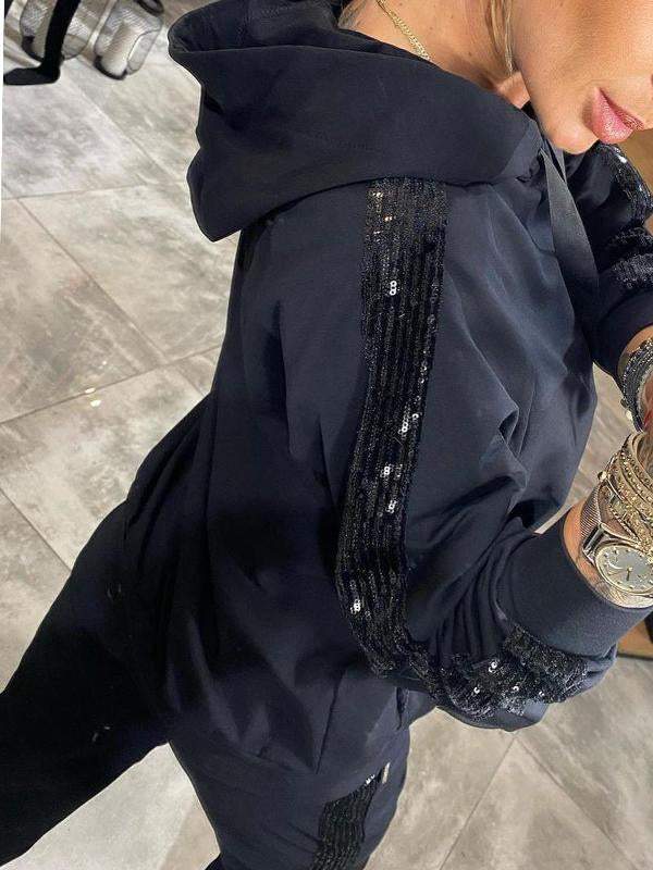 Uvoľnená súprava, ktorá kombinuje pohodlie a lesklý štýl